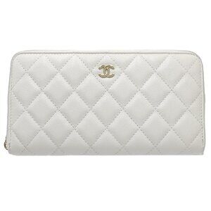 CHANEL White Caviar Leather Wallet